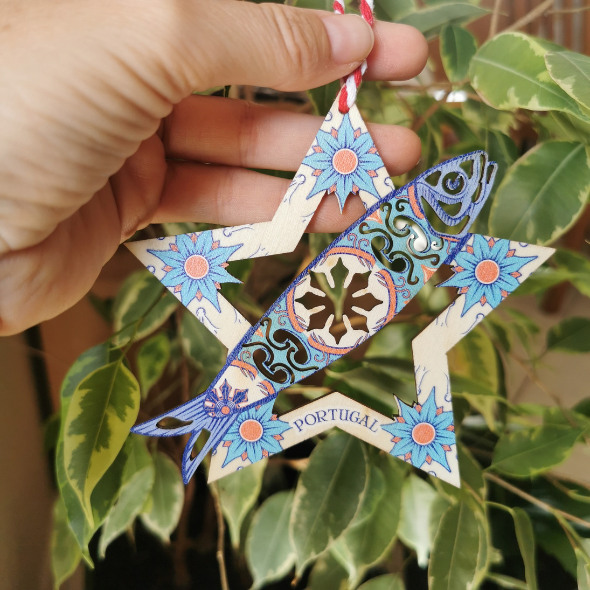 wooden star Christmas ornament from Portugal with traditional sardine decorated with portuguese azulejos tiles, great secret santa gift from Portugal, Portuguese Christmas tree decor,  Portuguese gift mum grandma friend cooworker employee